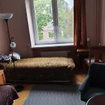 Stary Mokotow Blisko Metra Nie Ma Wynajmu Dlugoterminowego Najdluzszy To 2 Tygodnie